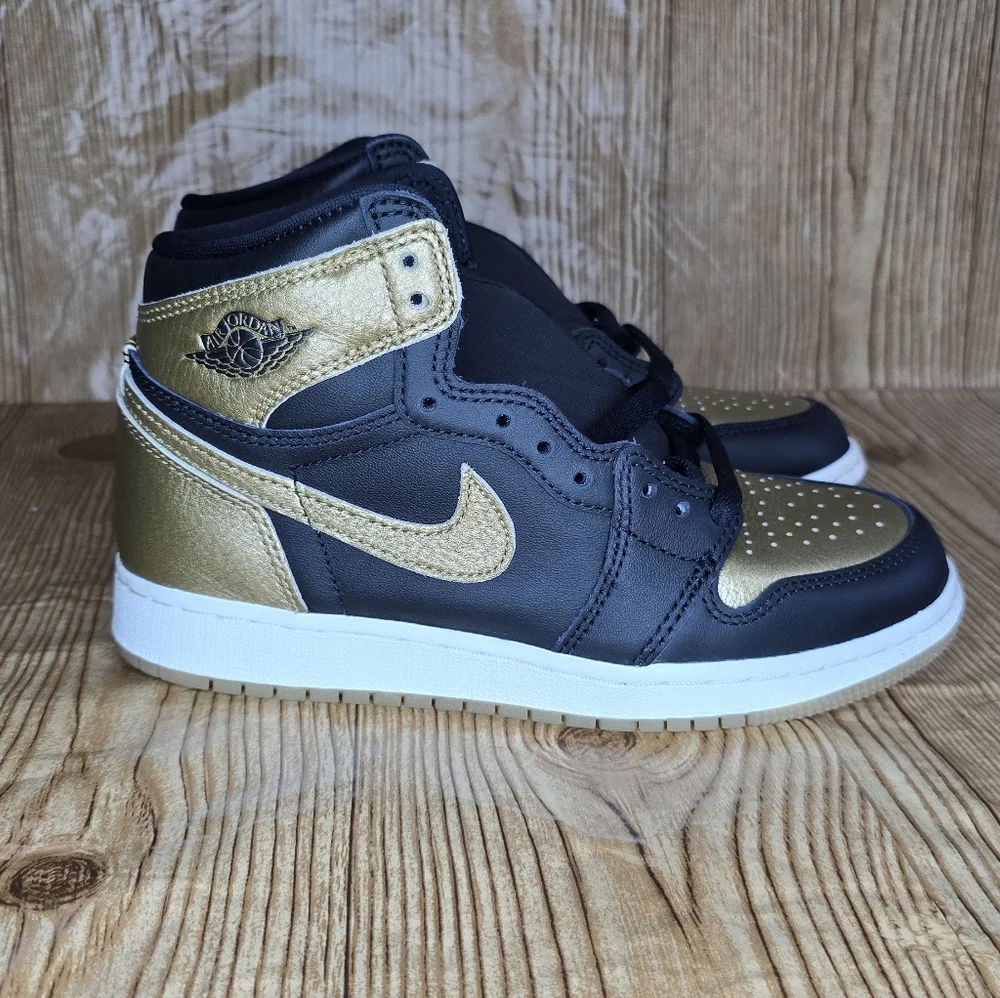 Nike Kids Air Jordan Black &‎ Gold High-Top Sneakers Size 4.5Y